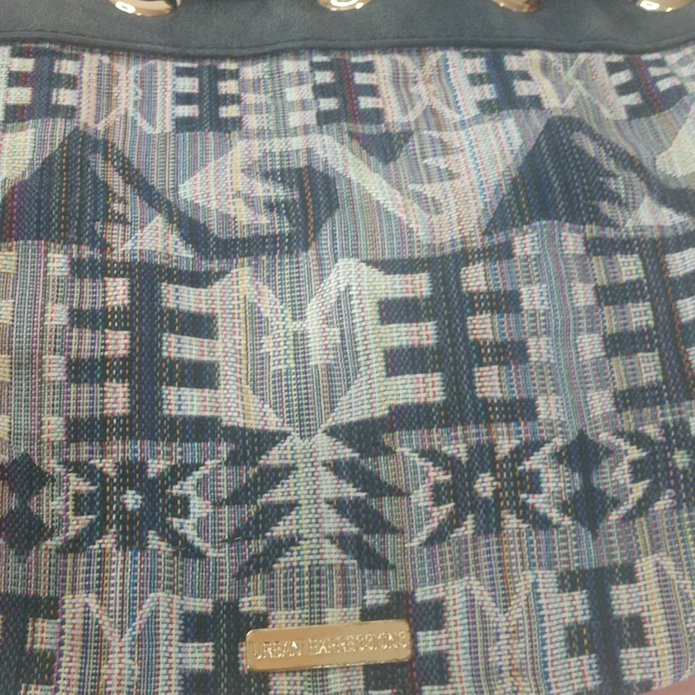 Urban Expressions vegan shoulder bag. Size 12x13